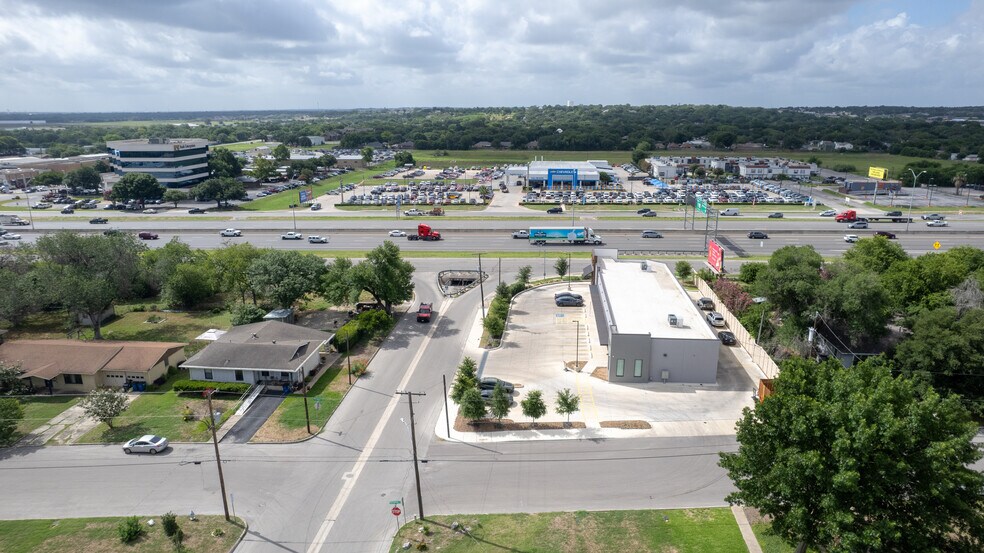 More Photos Of 1430 Unicorn Ave, New Braunfels Storefront For Lease