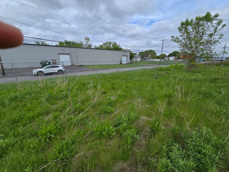 More Photos Of 2217 Allen ave, Niagara Falls Land For Lease