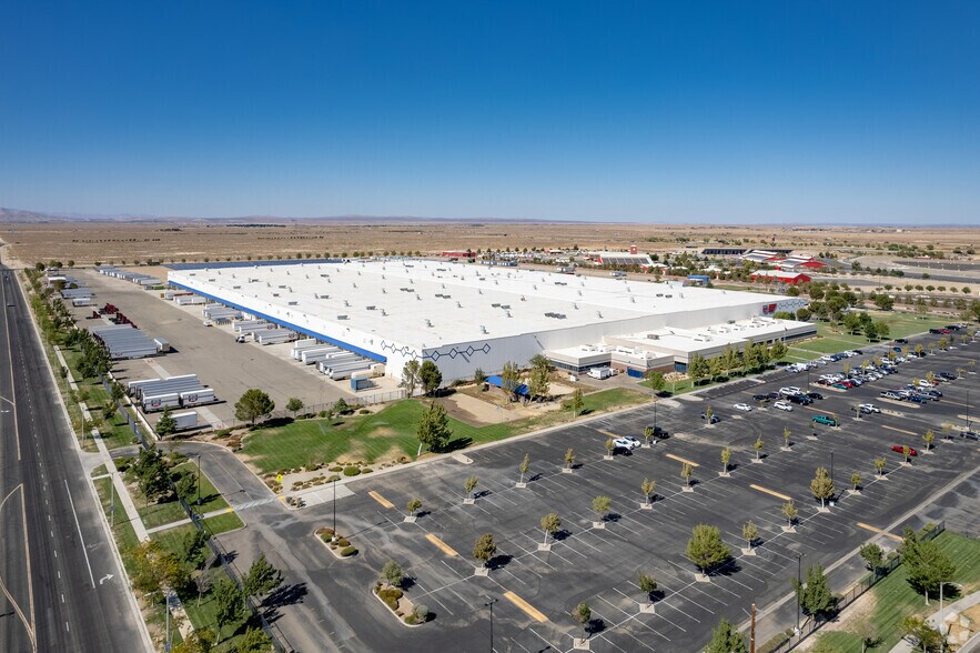 More Photos Of 2801 W Avenue H, Lancaster Distribution For Lease