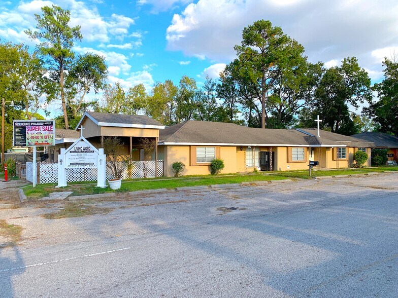 More Photos Of 15518 Silver Ridge Dr, Houston Specialty For Sale