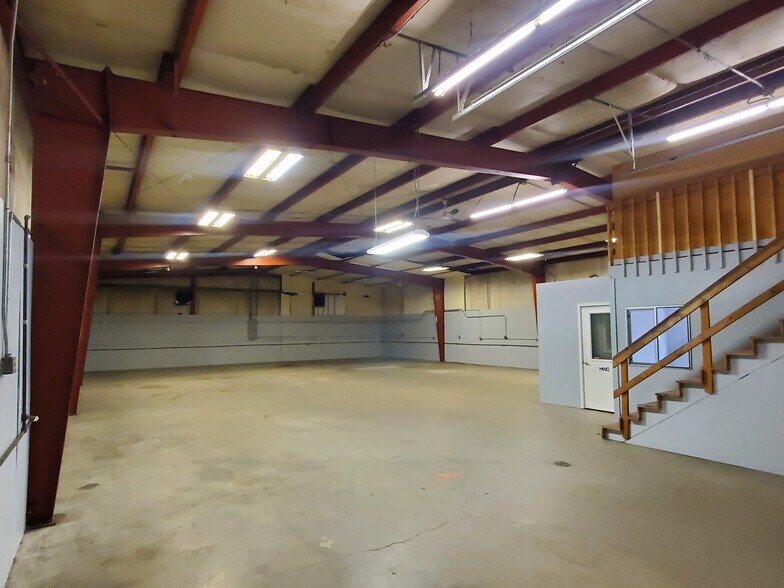 More Photos Of 1390 Commercial Way, Clarkston Manufacturing For Sale