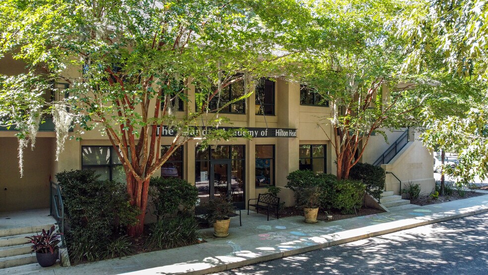 More Photos Of 5 Dunmore Ct, Hilton Head Office Residential For Sale