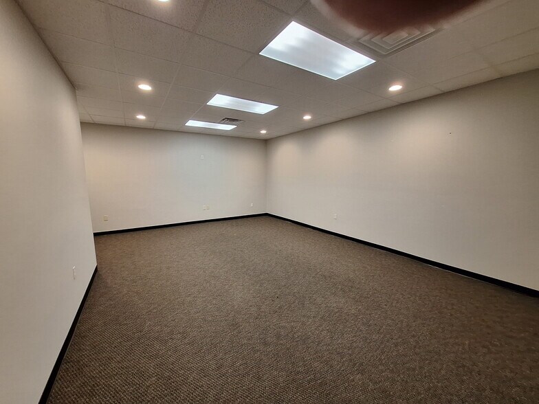 More Photos Of 1800 W Mason St, Green Bay Office For Sale
