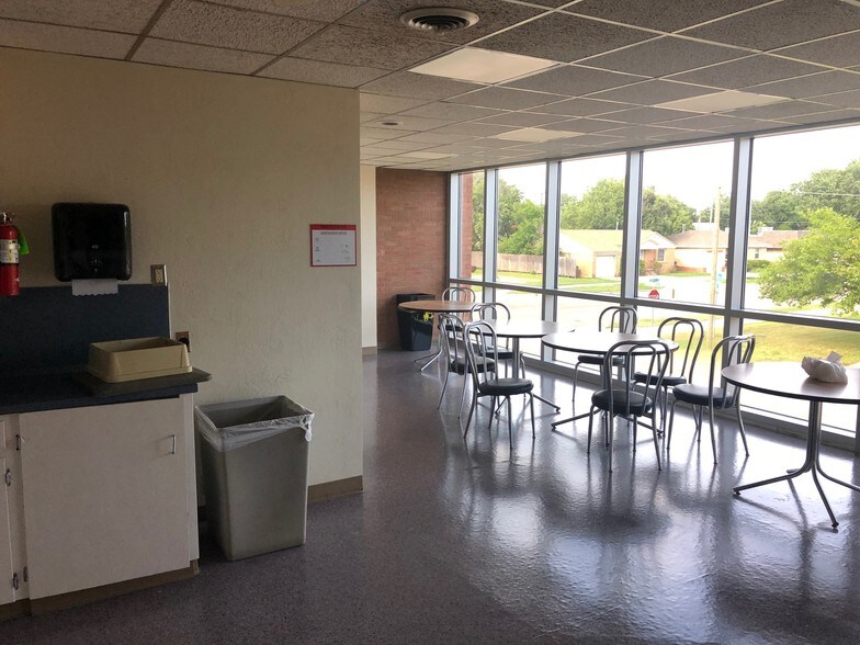 More Photos Of 2202 NW Ferris Ave, Lawton Medical For Sale