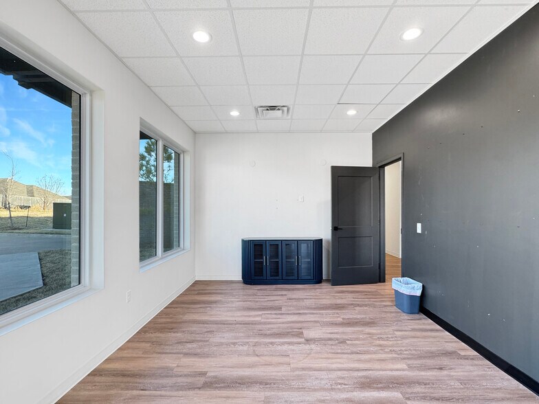 More Photos Of 15105 Crown At Lone Oak Rd, Edmond Office For Lease