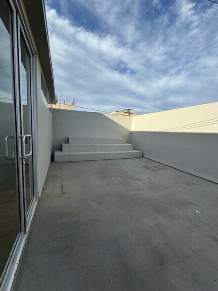 More Photos Of 114-116 S La Brea Ave, Los Angeles Storefront Retail Office For Lease