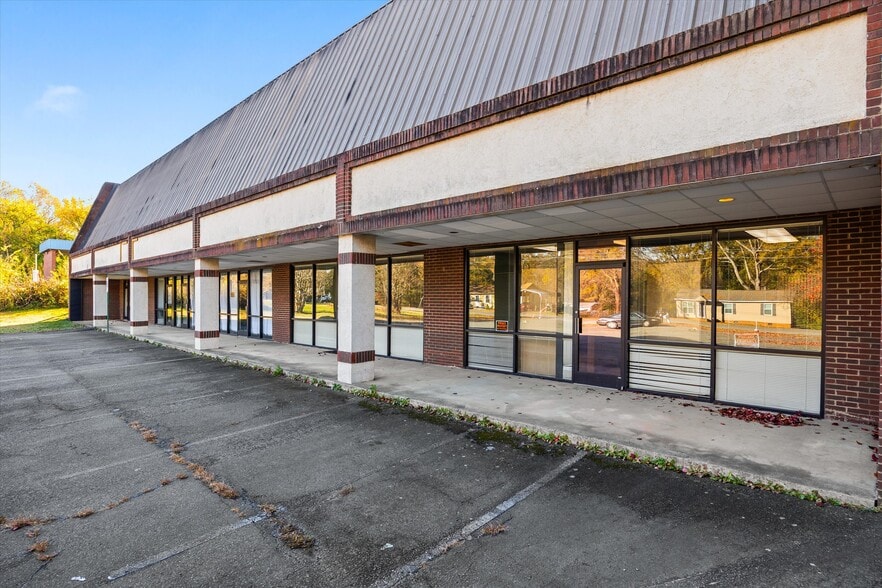More Photos Of 4954 Hwy 49 hwy, Harrisburg General Retail For Sale