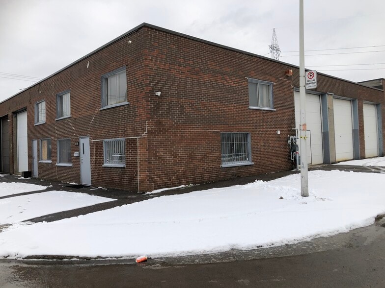 More Photos Of 6798 Pl. Pascal-Gagnon, Montréal Unknown For Lease