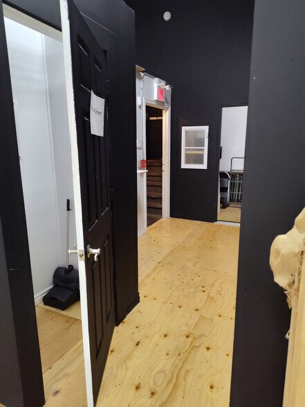 More Photos Of 474 Queen St W, Toronto Storefront Retail Office For Lease