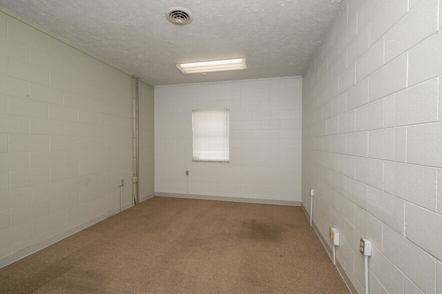 More Photos Of 2918 Price Ave, Cincinnati Office For Lease