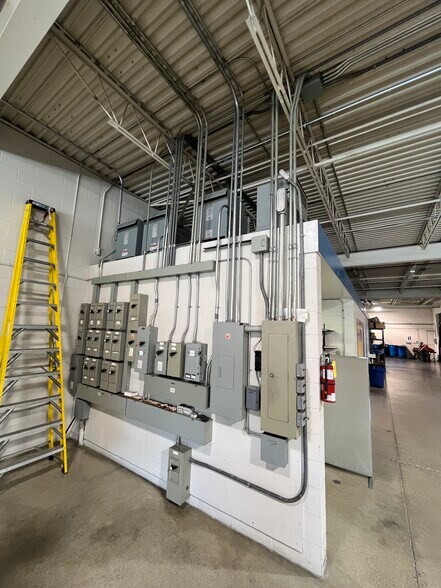 More Photos Of 95 Rankin St, Waterloo Flex For Sale