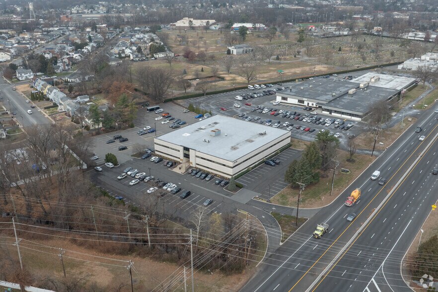 More Photos Of 21-00 State Route 208, Fair Lawn Office For Lease