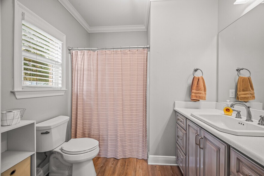 More Photos Of 10351 Chemstrand Rd, Pensacola Office For Sale