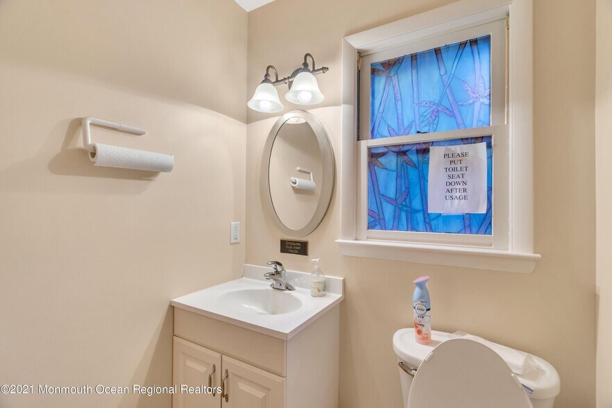 More Photos Of 2101 Lake Rd, Manchester Medical For Sale