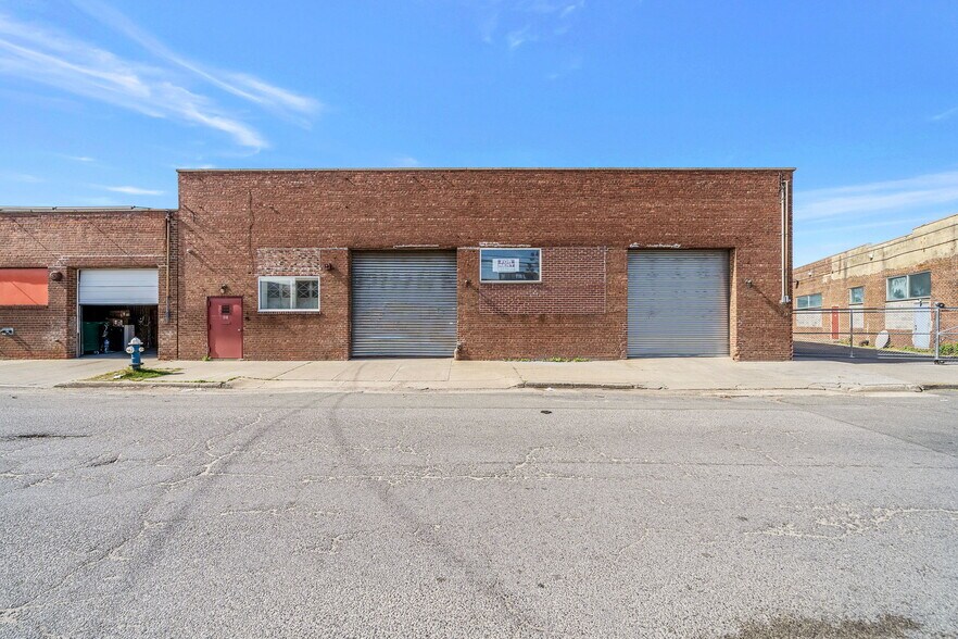 More Photos Of 111 Madison Ave, Hempstead Warehouse For Sale