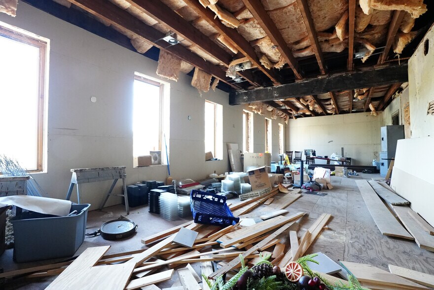 More Photos Of 101 Court Sq, Abbeville Restaurant For Sale