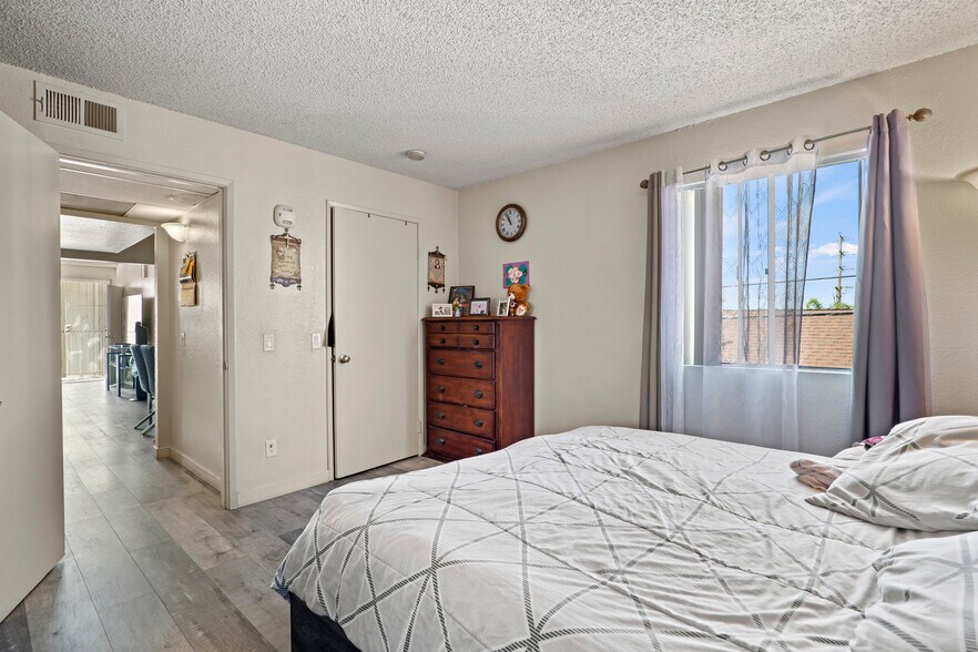 More Photos Of 10129 Commerce Ave, Tujunga Apartments For Sale