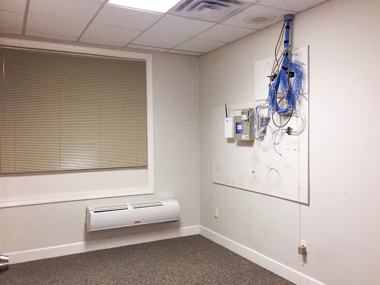 More Photos Of 2600 Apalachee Pky, Tallahassee Office For Lease