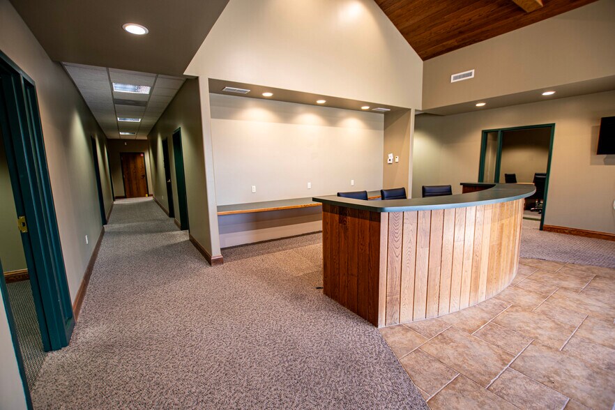 More Photos Of 17231 Bel-Ray Pl, Belton Office For Lease