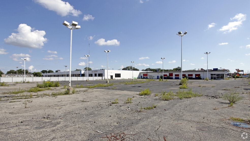Primary Photo Of 10550 W 8 Mile Rd, Ferndale Warehouse For Sale