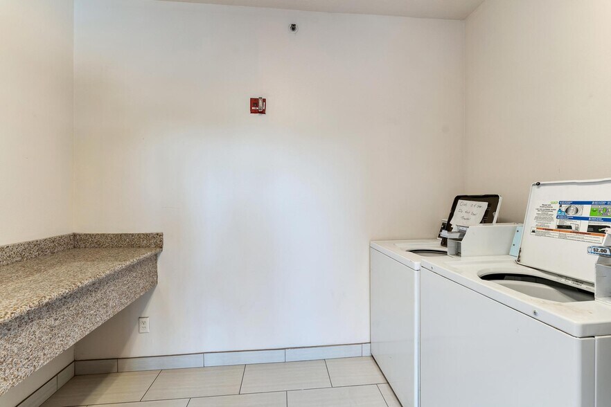 More Photos Of 260 W Main St, Vernal Hotel For Sale