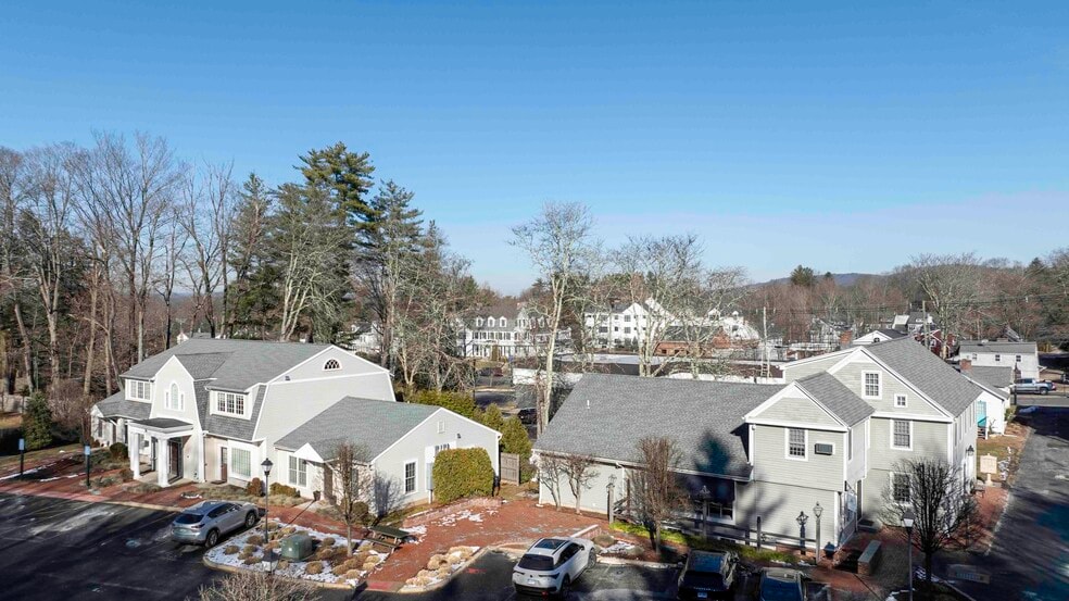 More Photos Of 1-3 Brick Walk Ln, Farmington Unknown For Lease