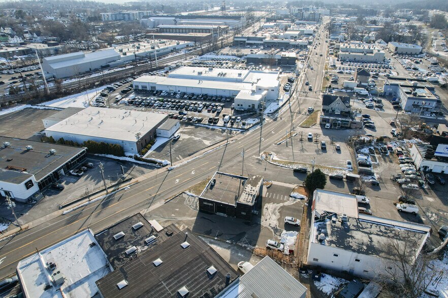 More Photos Of 180 Commerce Dr, Fairfield Auto Dealership For Sale