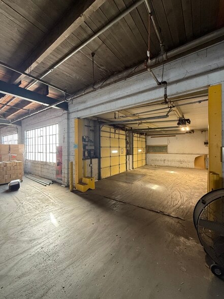More Photos Of 220 E 14th Ave, North Kansas City Distribution For Lease