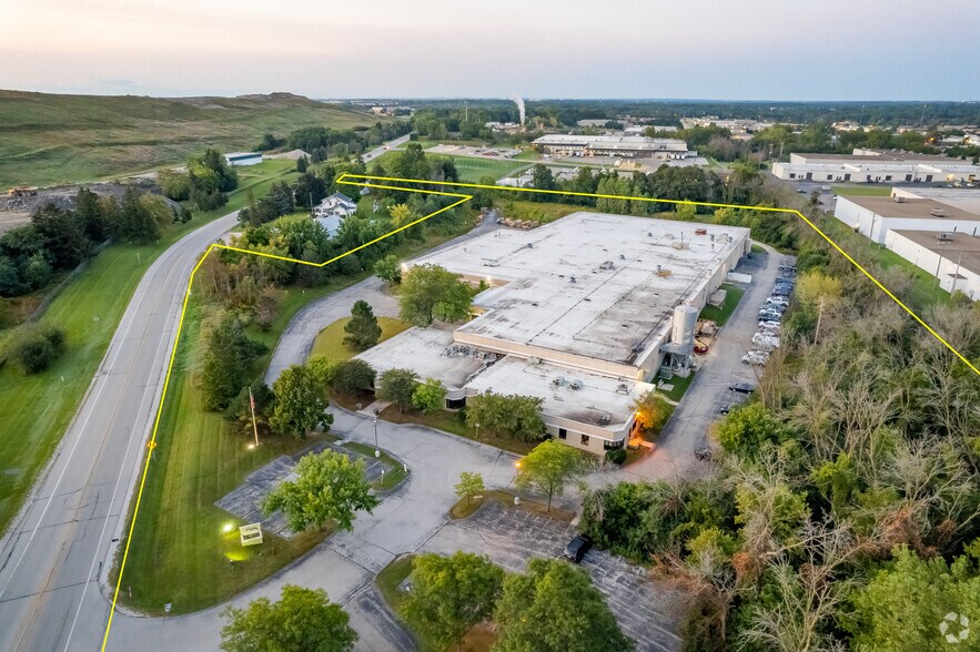 More Photos Of W139N9499 State Highway 145, Menomonee Falls Manufacturing For Sale