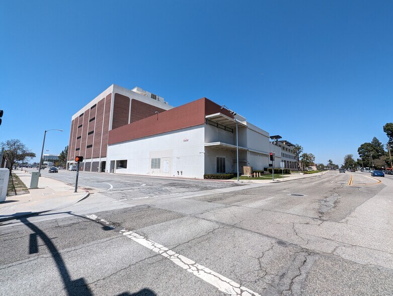 More Photos Of 3965 Clark Ave, Long Beach Office For Sale