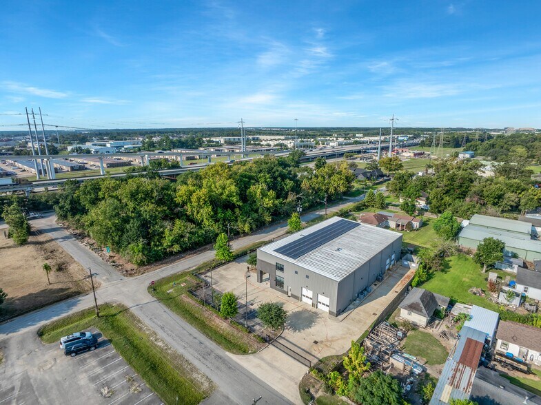 More Photos Of 5939 Albert Dr, Humble Light Distribution For Sale