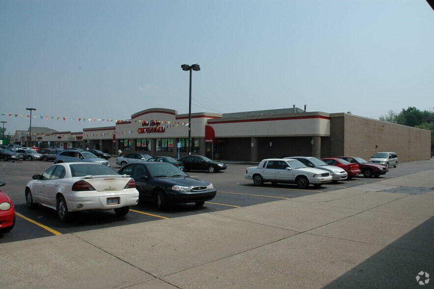 More Photos Of 31240-31340 Groesbeck Hwy, Fraser Unknown For Lease