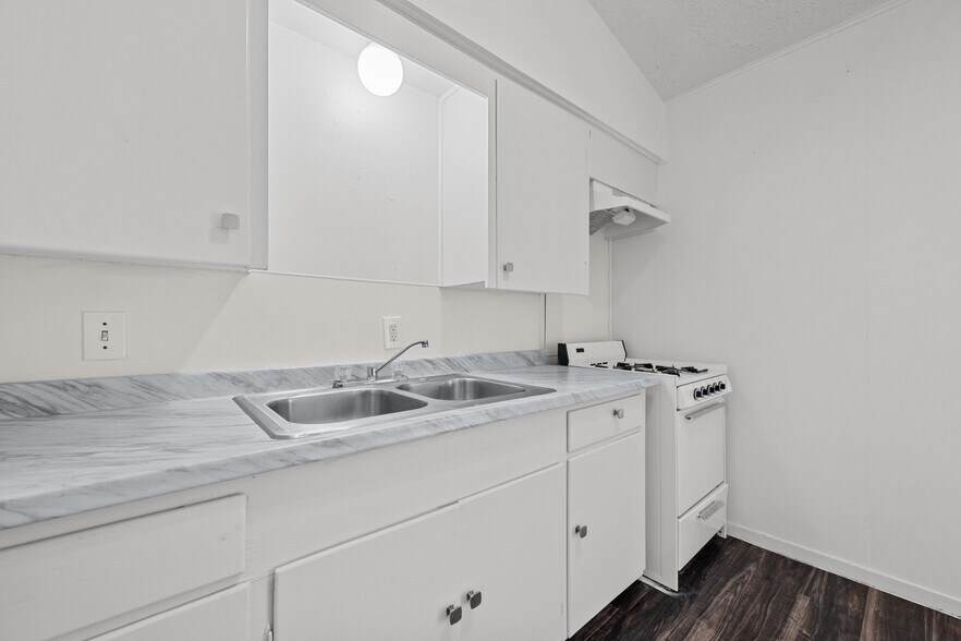 More Photos Of 2115 Goodrich Ave, Austin Apartments For Sale