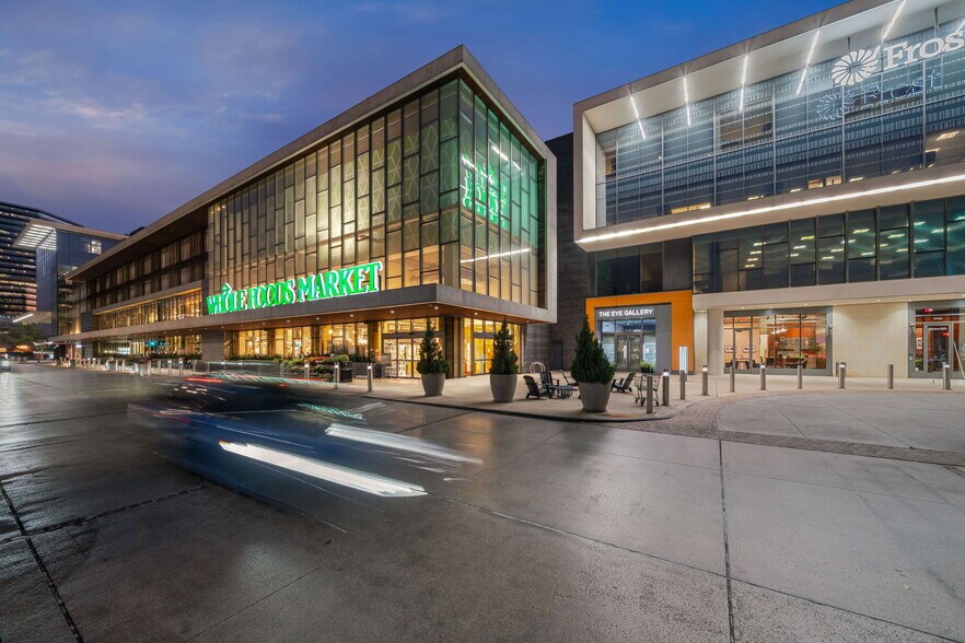 More Photos Of 1700 Post Oak Blvd, Houston General Retail For Lease
