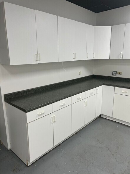 More Photos Of 2250-2284 S Chambers Rd, Aurora Storefront For Lease