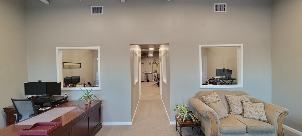 More Photos Of 202 Santa Fe Dr, Weatherford Storefront For Lease