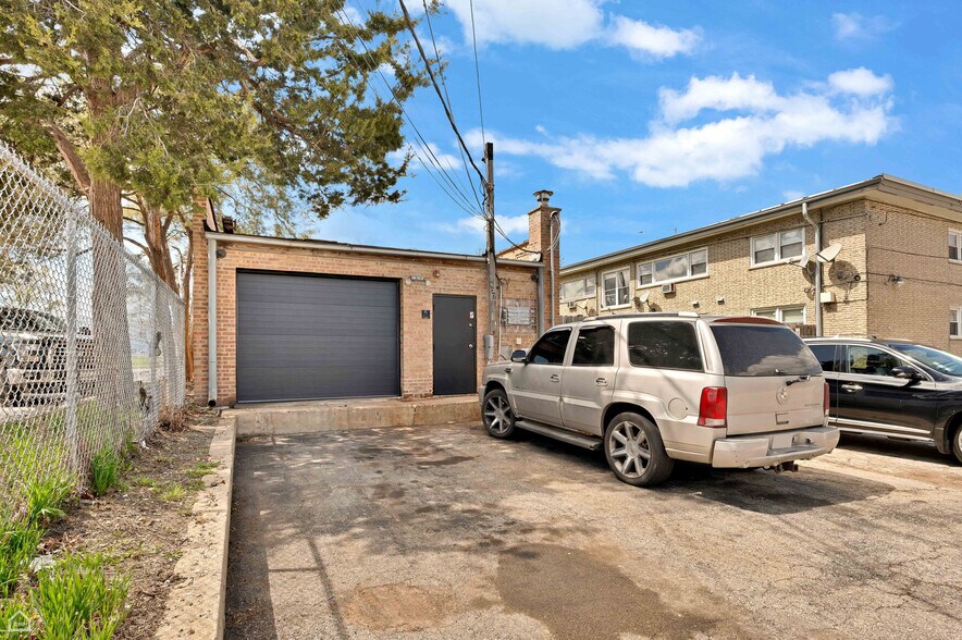 More Photos Of 837 Mannheim Rd, Bellwood Showroom For Sale