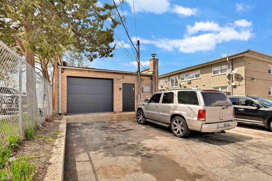 More Photos Of 837 Mannheim Rd, Bellwood Showroom For Sale