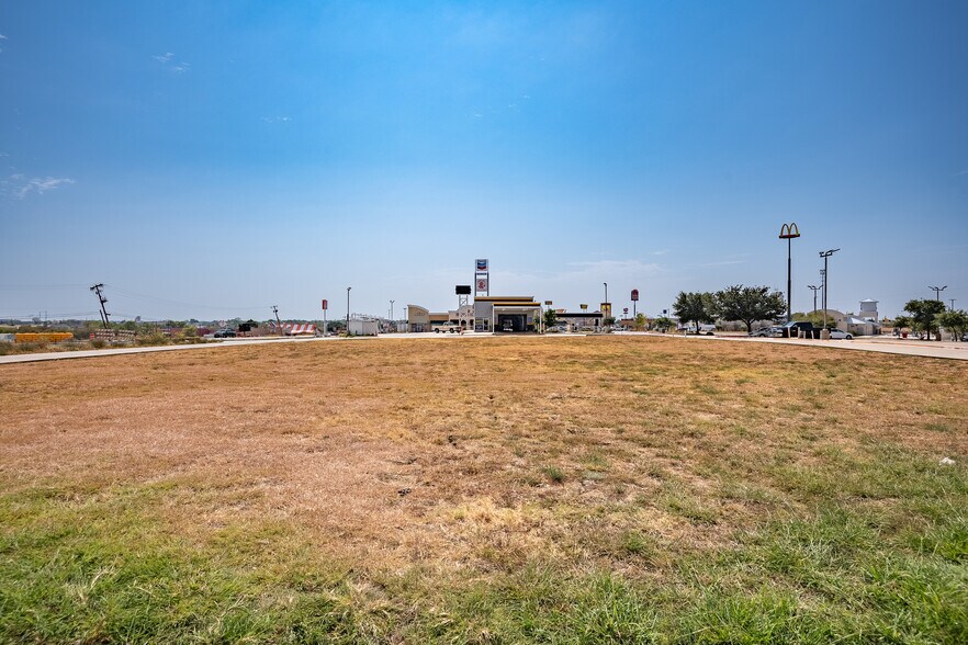 More Photos Of 805 N Parkway Dr, Alvarado Land For Lease
