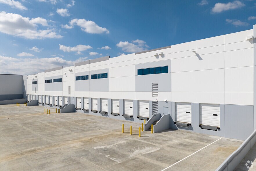 More Photos Of 6260 Mango Ave, Fontana Distribution For Sale