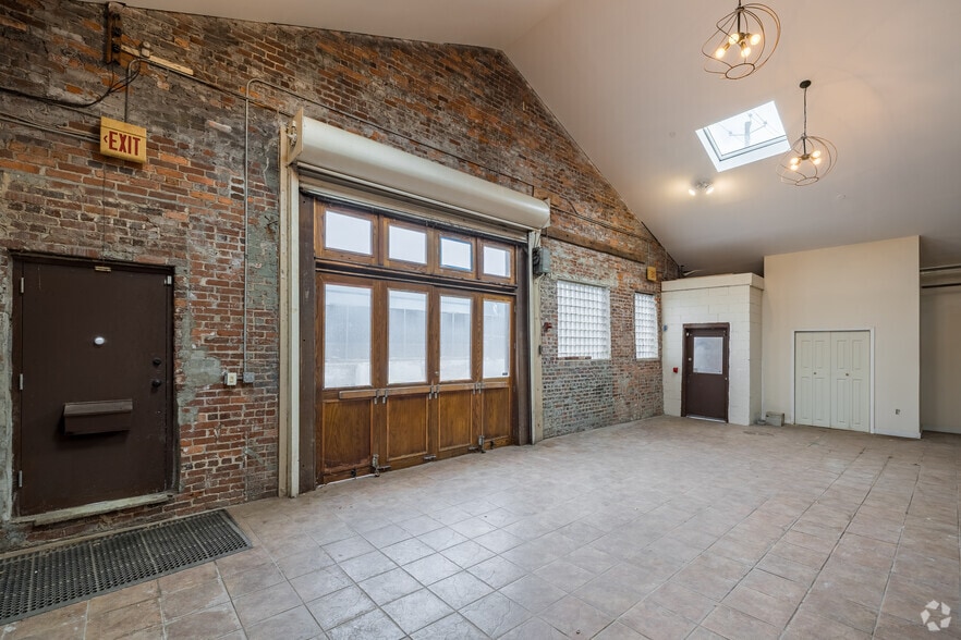 More Photos Of 290 Simpson St, Atlanta Flex For Lease