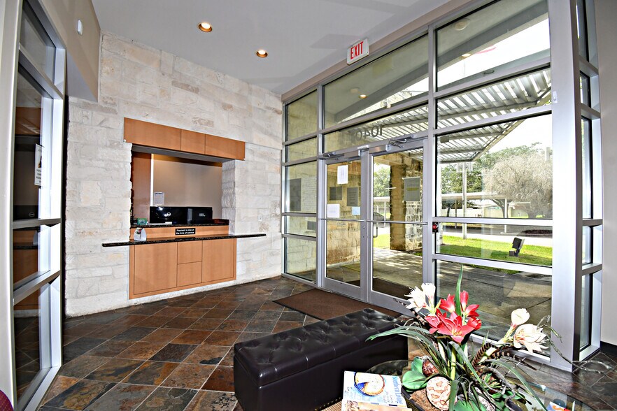 More Photos Of 10401 Town Park Dr, Houston Medical For Lease