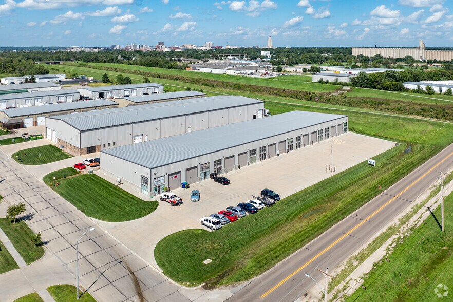 More Photos Of 2040 SW 5th St, Lincoln Distribution For Lease