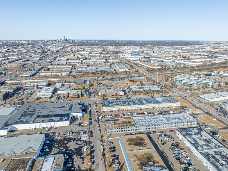 More Photos Of 4133-4161 98th St NW, Edmonton Flex For Lease