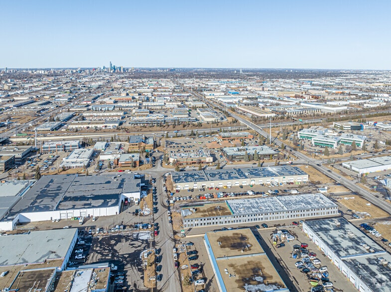 More Photos Of 4133-4161 98th St NW, Edmonton Flex For Lease