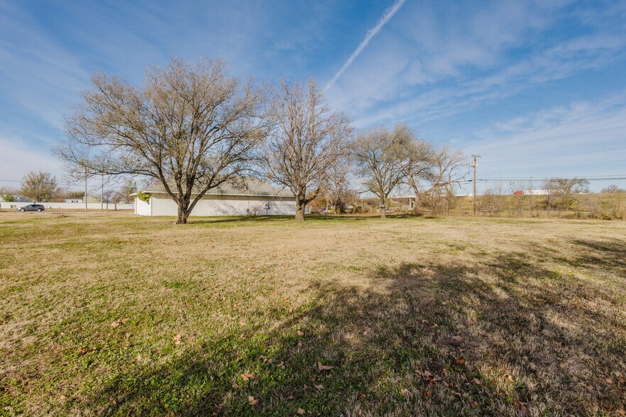More Photos Of 5110 S Hydraulic St, Wichita Freestanding For Sale