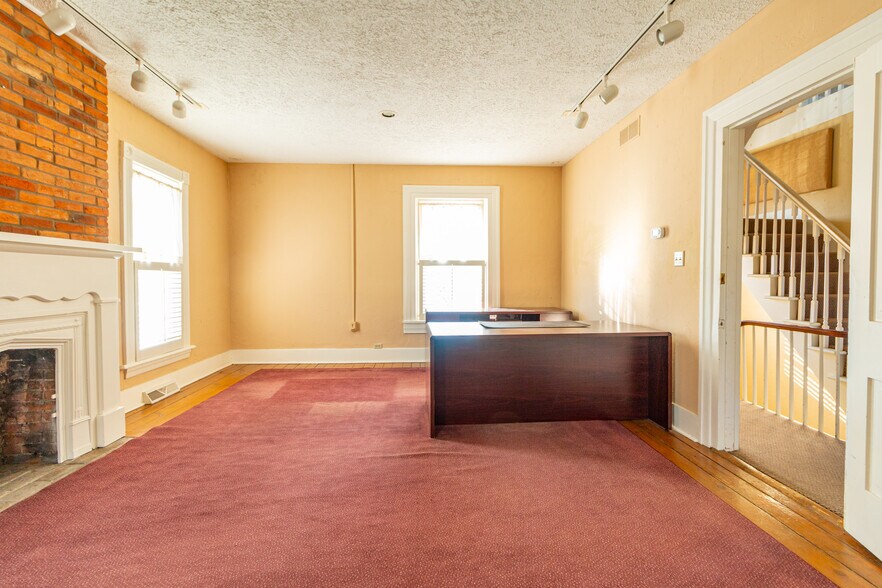 More Photos Of 323 S Main St, Zelienople Office Residential For Lease