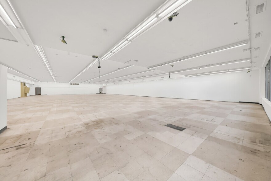 More Photos Of 6704-6720 N Ridge Rd, Madison General Retail For Sale