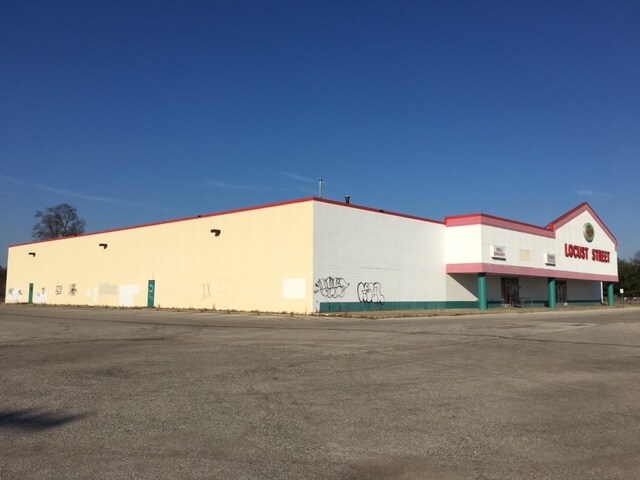 More Photos Of 1137 3rd Ave, Terre Haute Supermarket For Sale