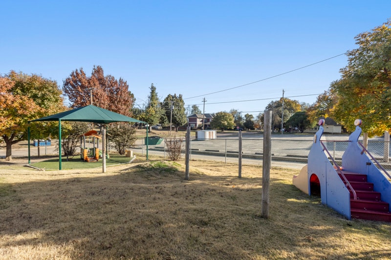 More Photos Of 702 E Grand Ave, Ponca City Office For Sale